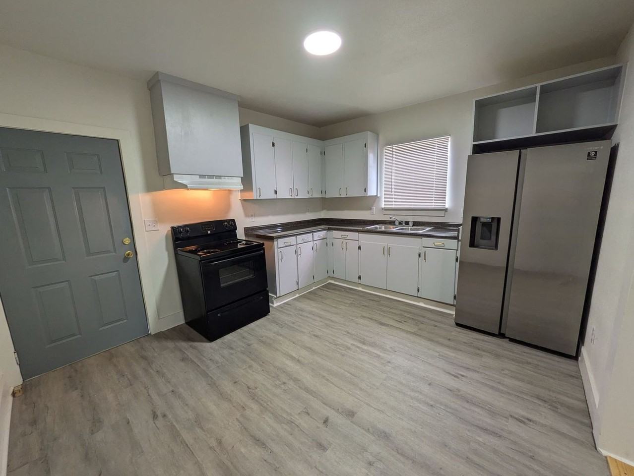 230 Moreland St - Photo 2 of 8