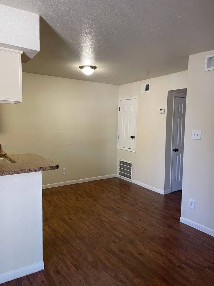 Champion Court Apartments - Photo 4 of 11