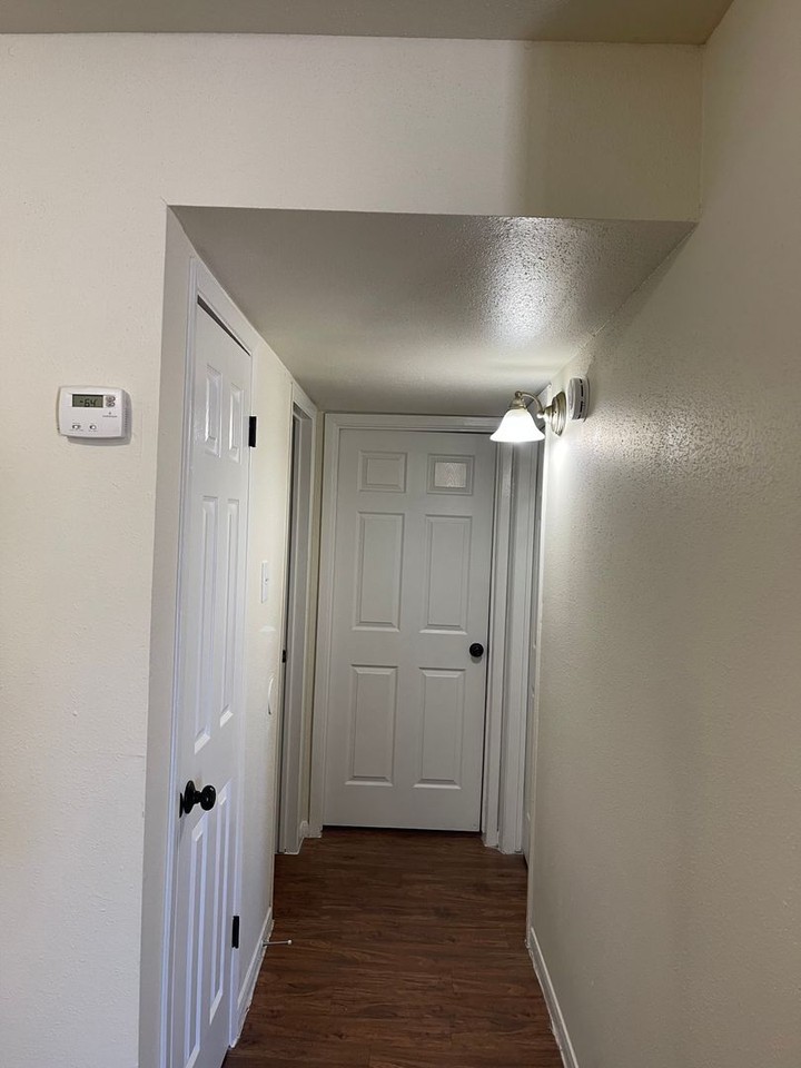 Champion Court Apartments - Photo 5 of 11