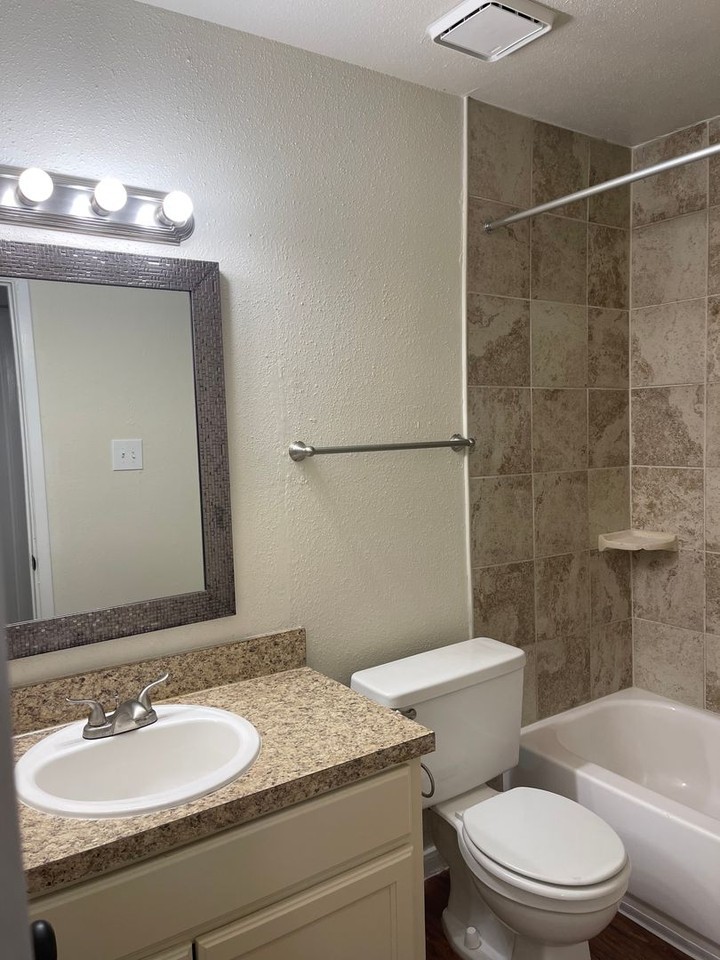 Champion Court Apartments - Photo 6 of 11