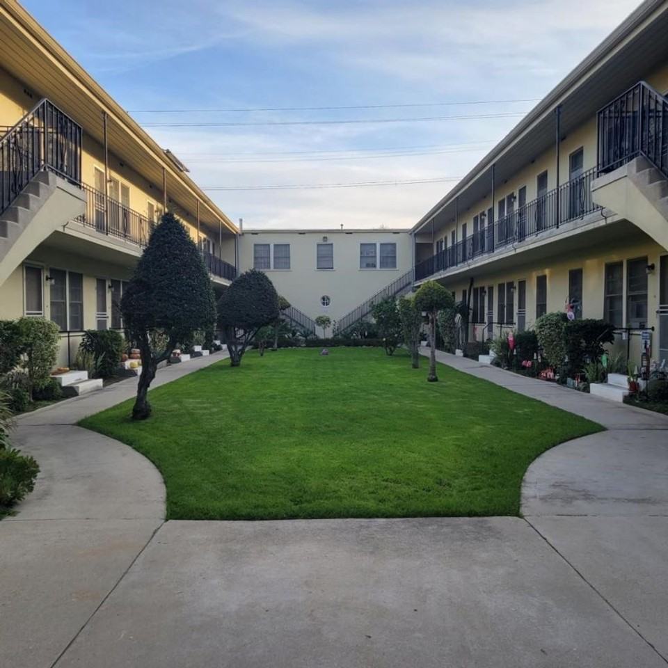 219: 1520 E 2nd St. - Photo 2 of 7