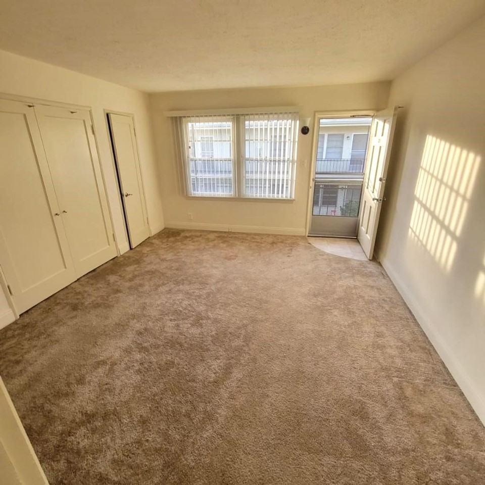 219: 1520 E 2nd St. - Photo 4 of 7