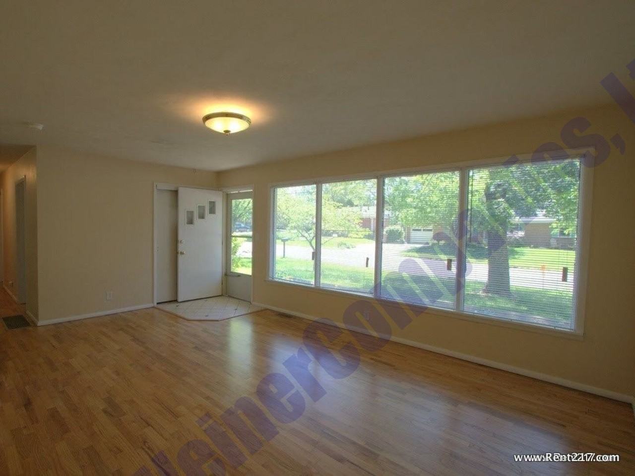 710 Breen Dr - Photo 3 of 17