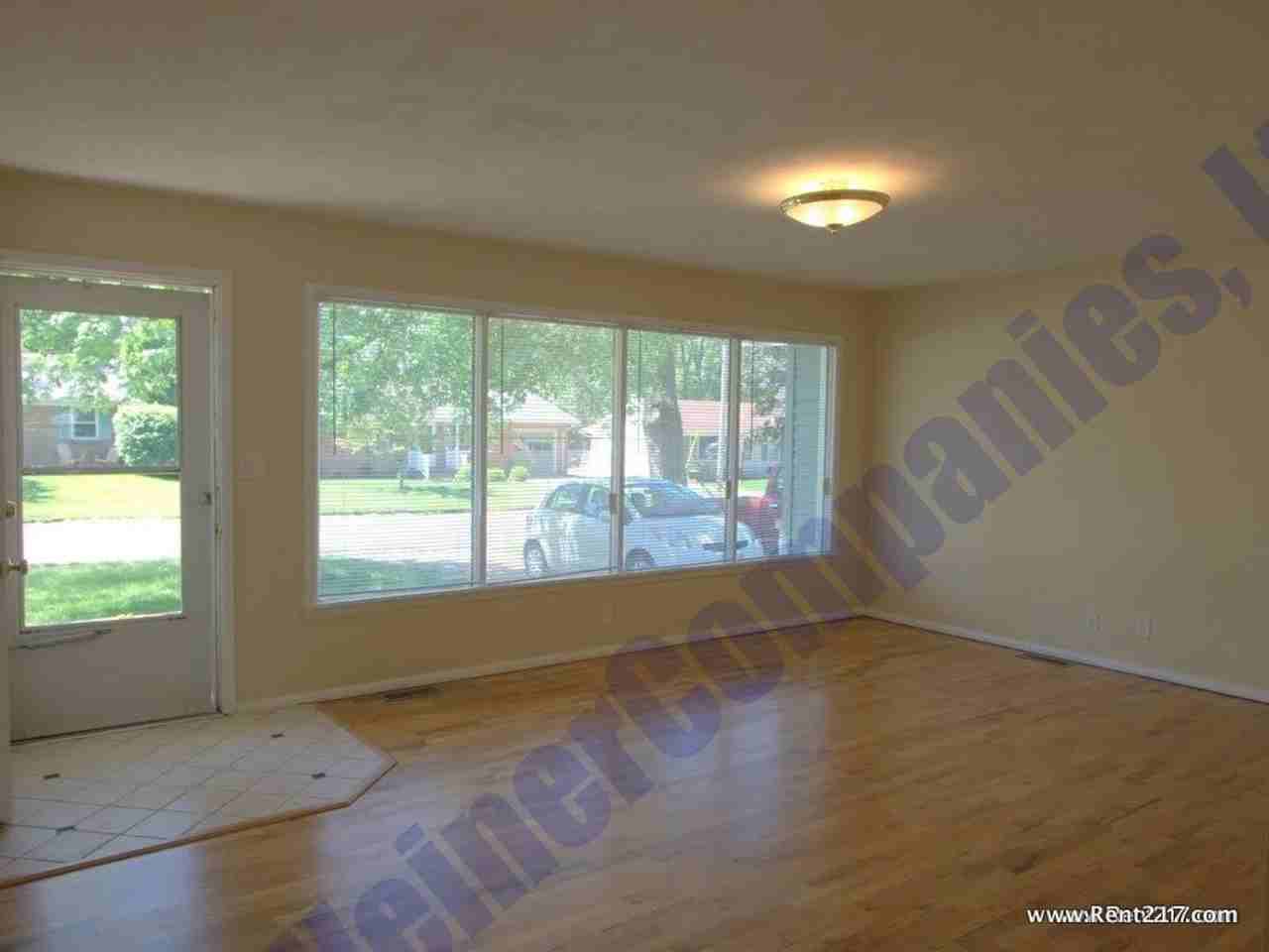 710 Breen Dr - Photo 4 of 17