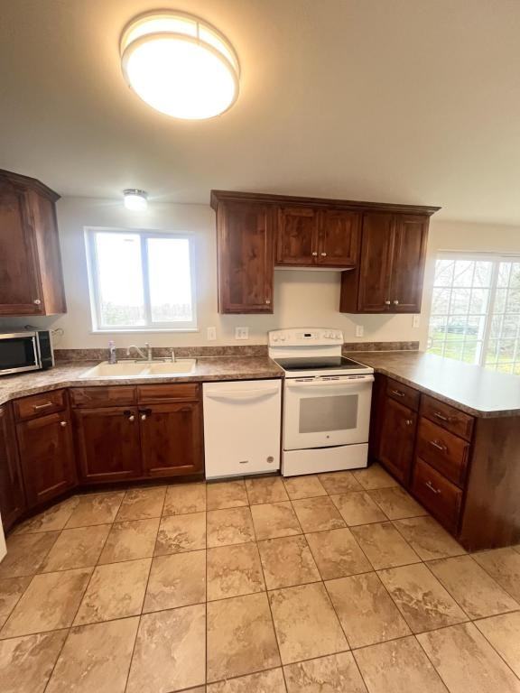 4097 Edgehill Dr - Photo 4 of 20