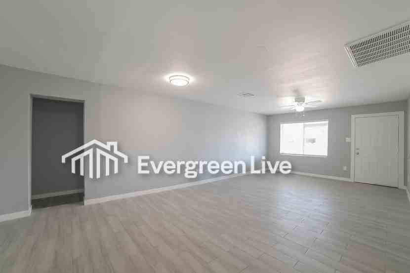 2938 W San Juan Ave - Photo 2 of 20