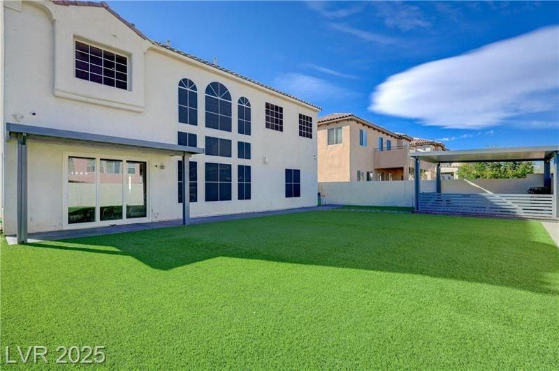 9738 Bear Trap Ct - Photo 3 of 27