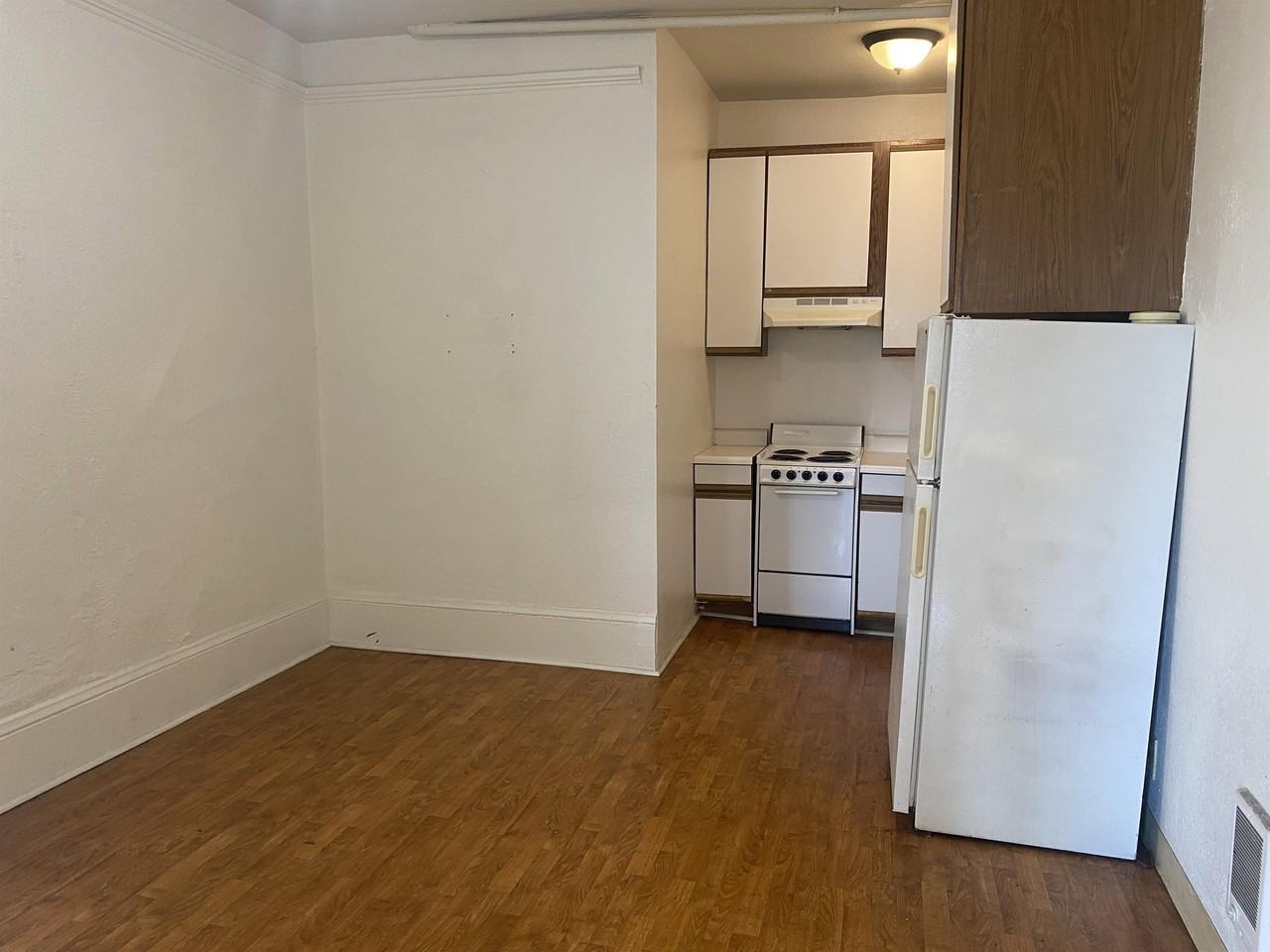 498 25th St #13 - Photo 4 of 8