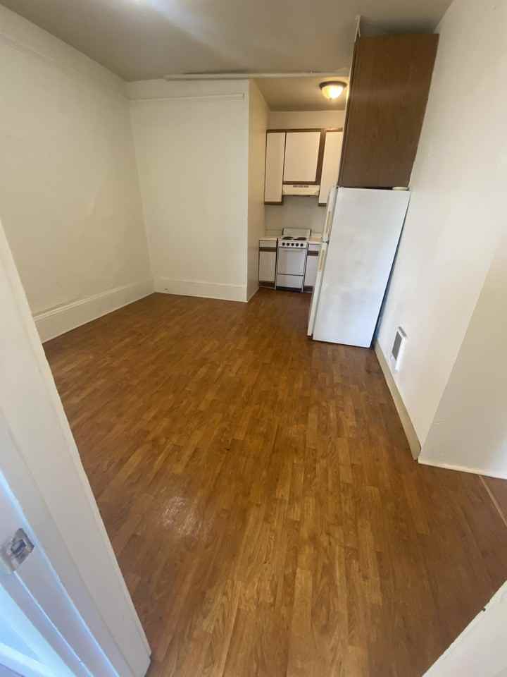 498 25th St #13 - Photo 3 of 8