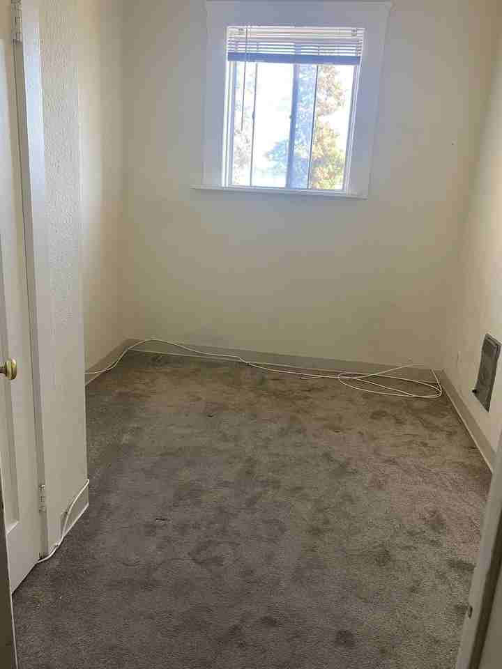 498 25th St #13 - Photo 5 of 8