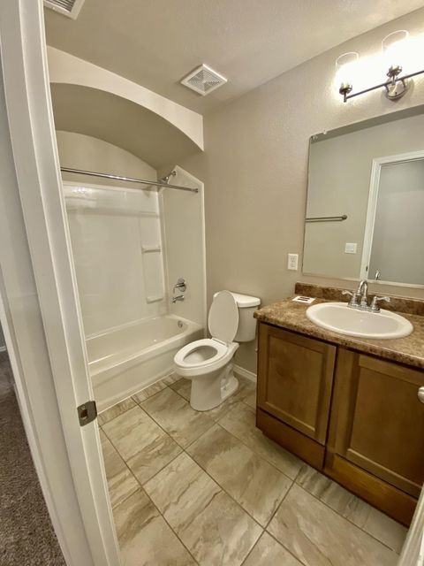 715 Hc Gilbert Minjares Dr #B - Photo 4 of 28