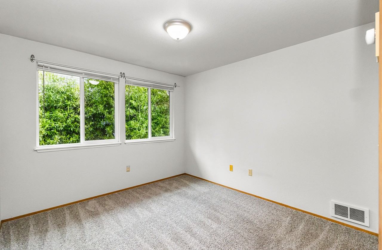 11508 51st Ave Ne #C - Photo 7 of 33