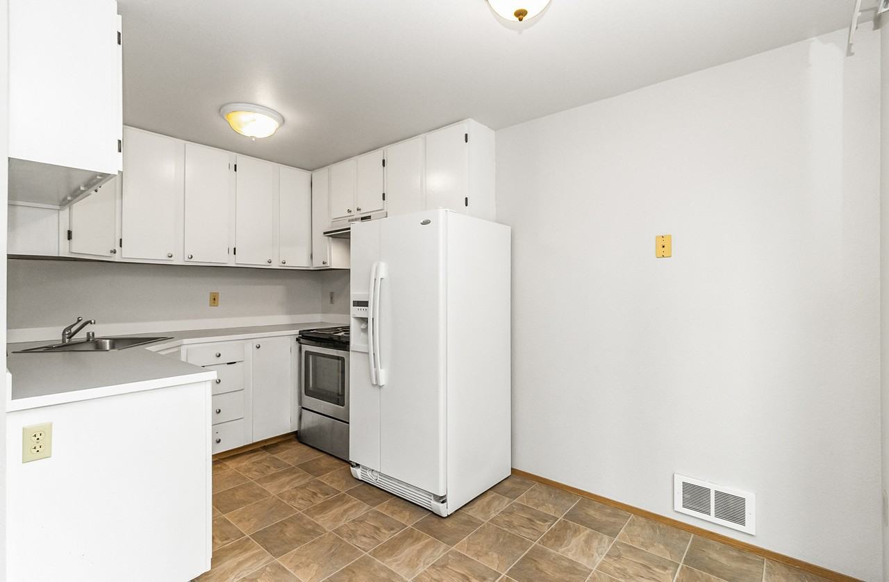 11508 51st Ave Ne #C - Photo 4 of 33