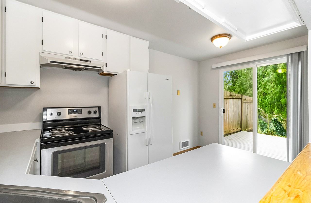 11508 51st Ave Ne #C - Photo 5 of 33