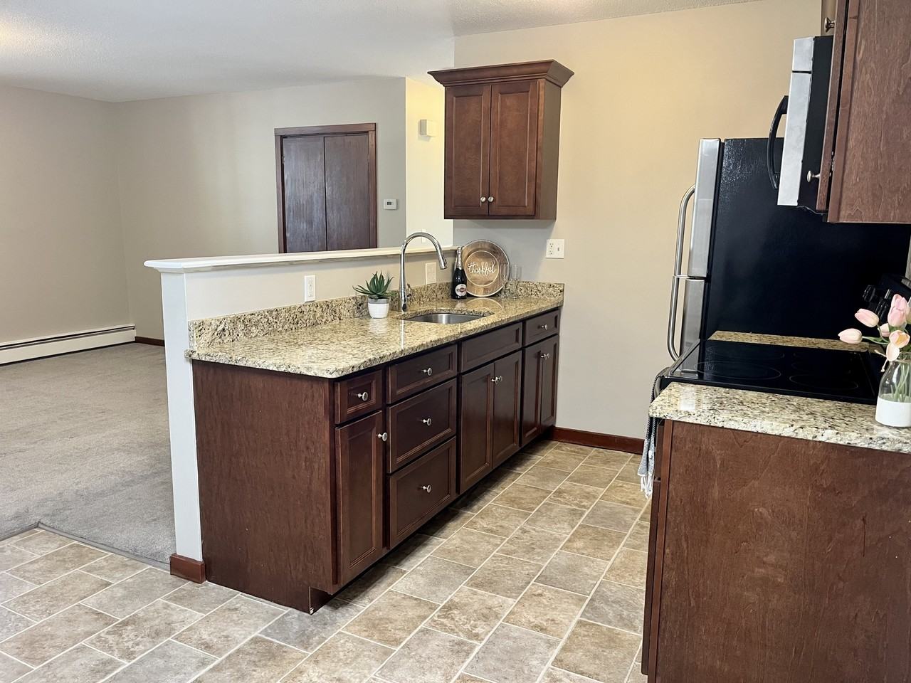 10 Harlow St #B - Photo 2 of 15