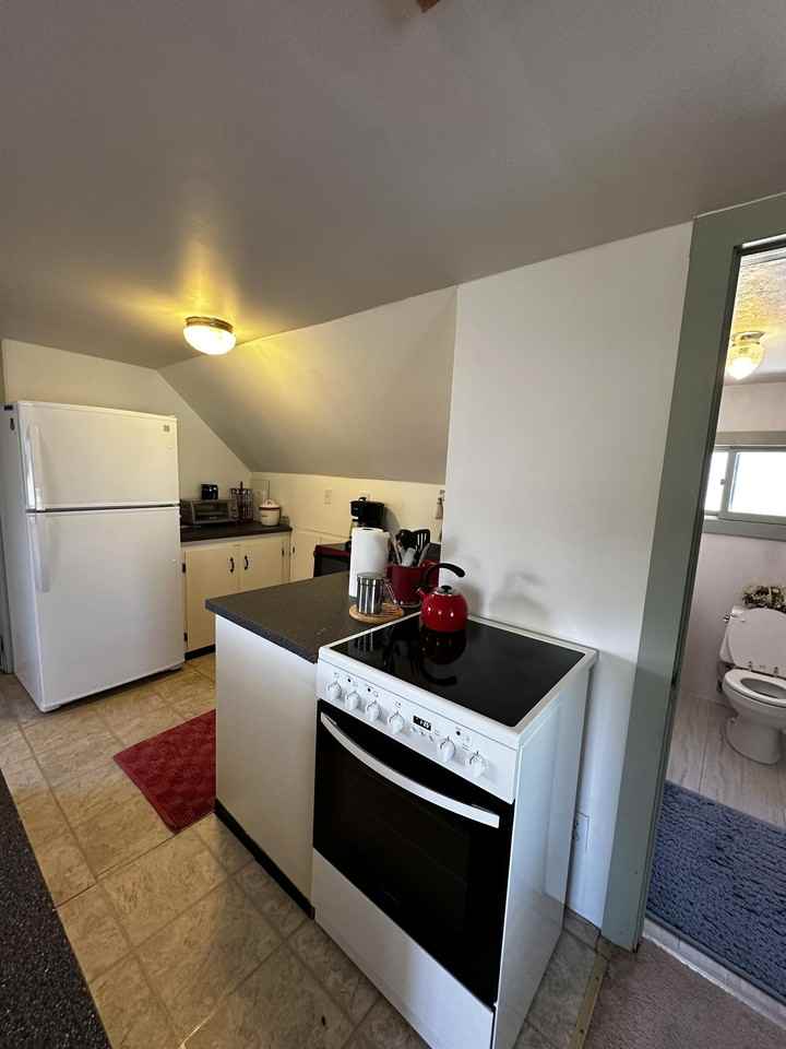 716 West Blarney Stone Road Upstairs Studio - Photo 2 of 10