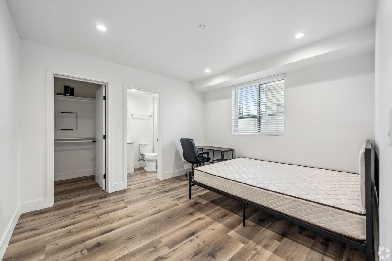 MH 1186 W 37th Pl - Photo 3 of 6