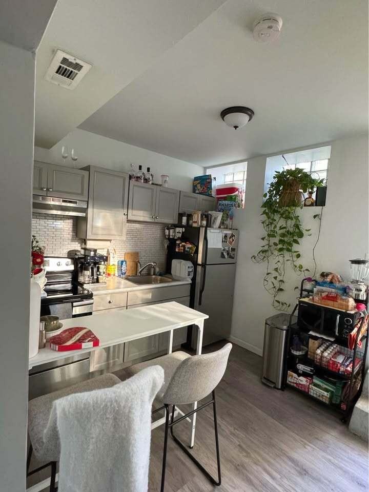 316 W Salaignac St #B - Photo 5 of 9