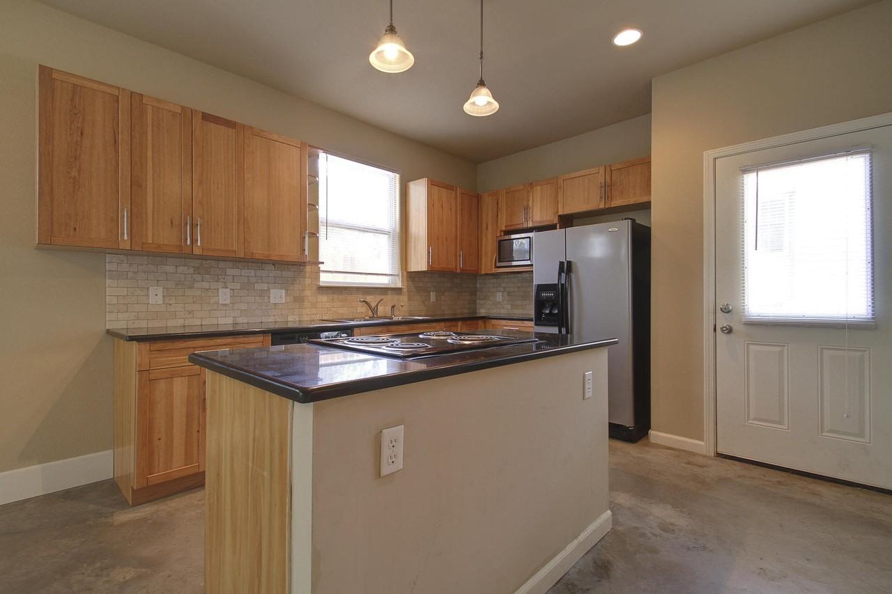 811 W. 30th Street - Photo 2 of 50