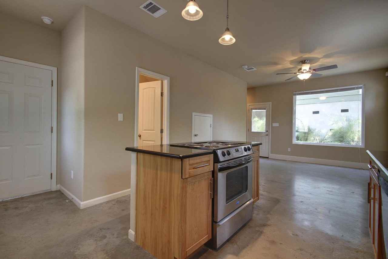 811 W. 30th Street - Photo 5 of 50