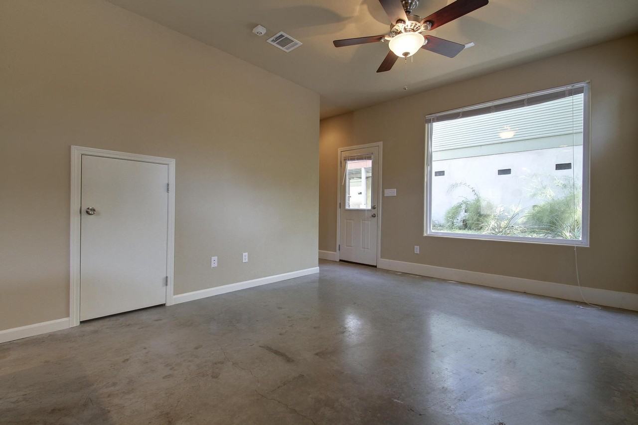 811 W. 30th Street - Photo 6 of 50