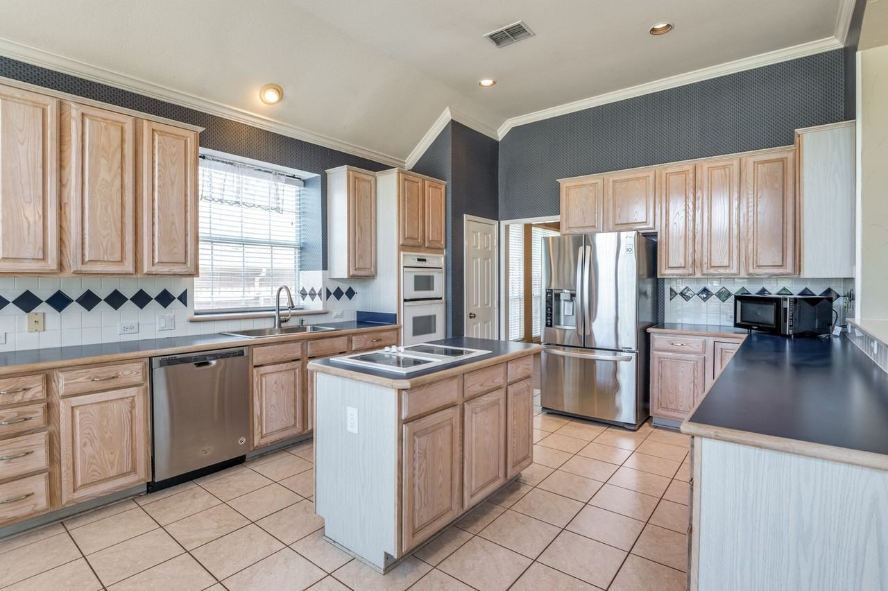 2537 Geiberger Dr - Photo 3 of 27