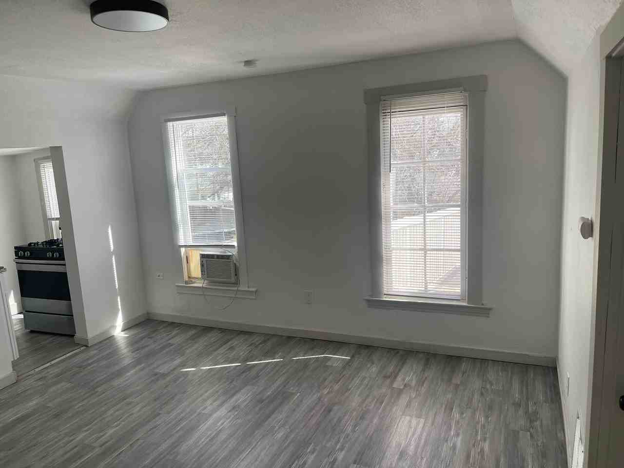 1333 22nd St - Photo 2 of 9