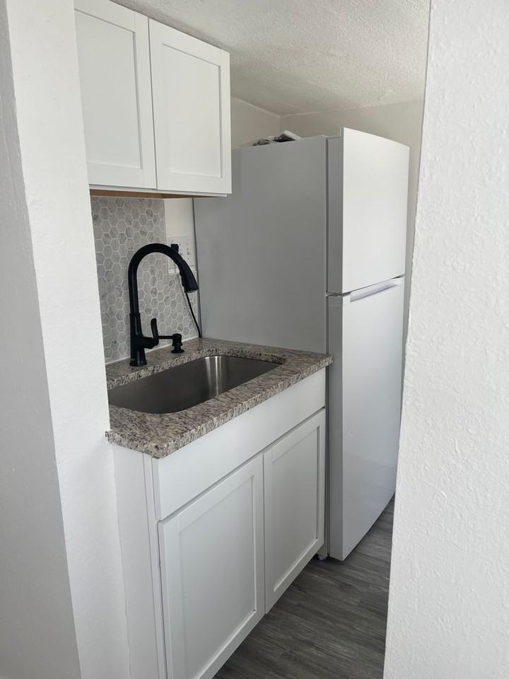 1333 22nd St - Photo 7 of 9
