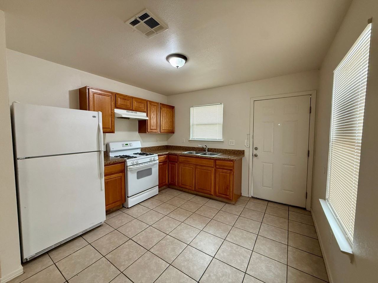 192 Rio Rd - Photo 5 of 11