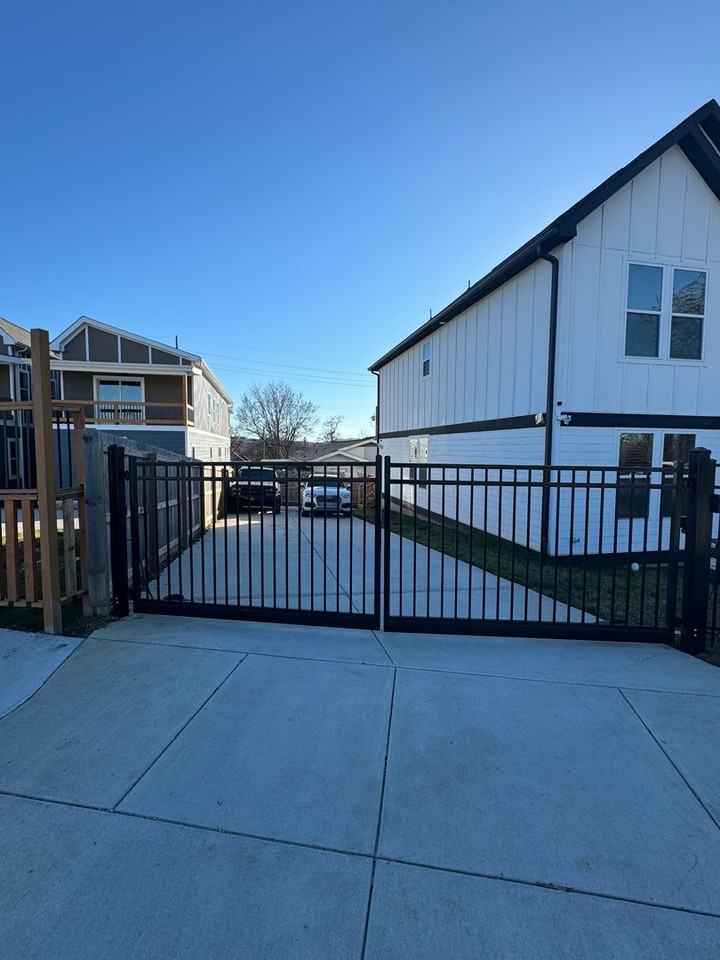 129 Green St - Photo 2 of 25