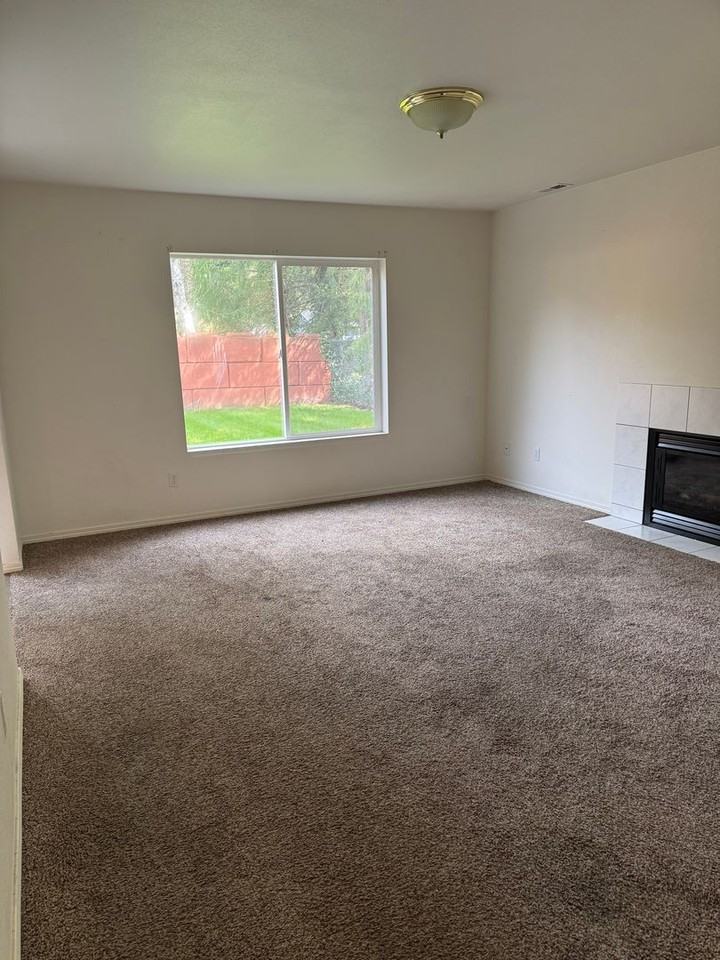 12127 209th Avenue Ct E - Photo 2 of 13