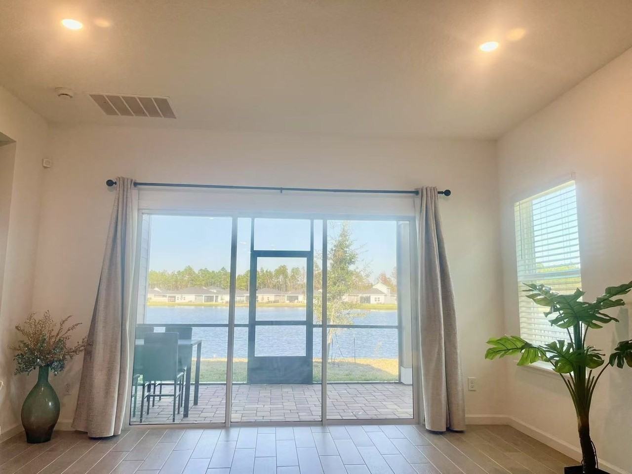 552 Lake Sinclair St - Photo 5 of 28