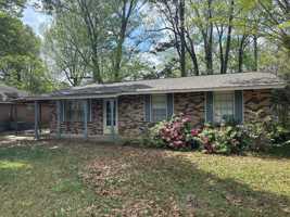 featured image of 6411 Pinebrook Dr