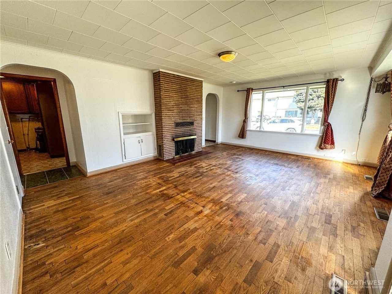 903 S Silver St - Photo 2 of 19