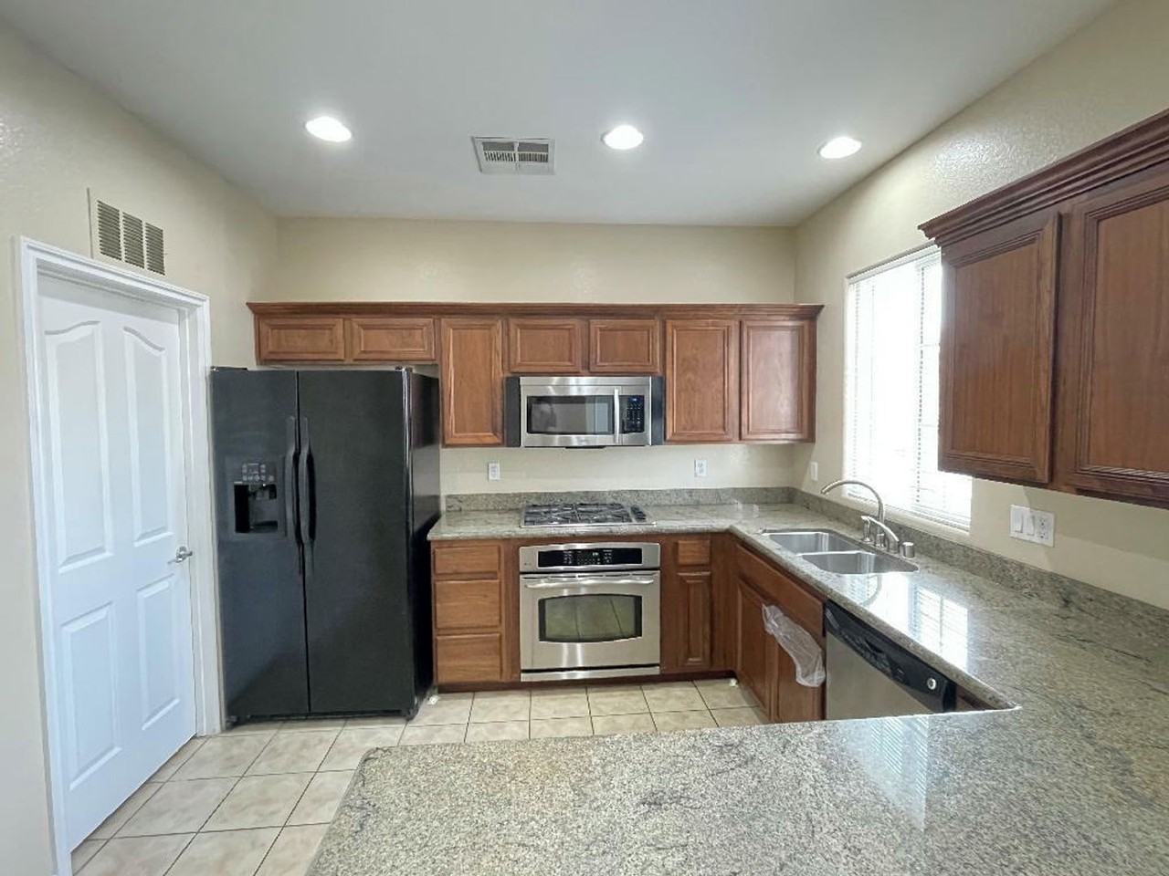 1922 Granemore St - Photo 2 of 10