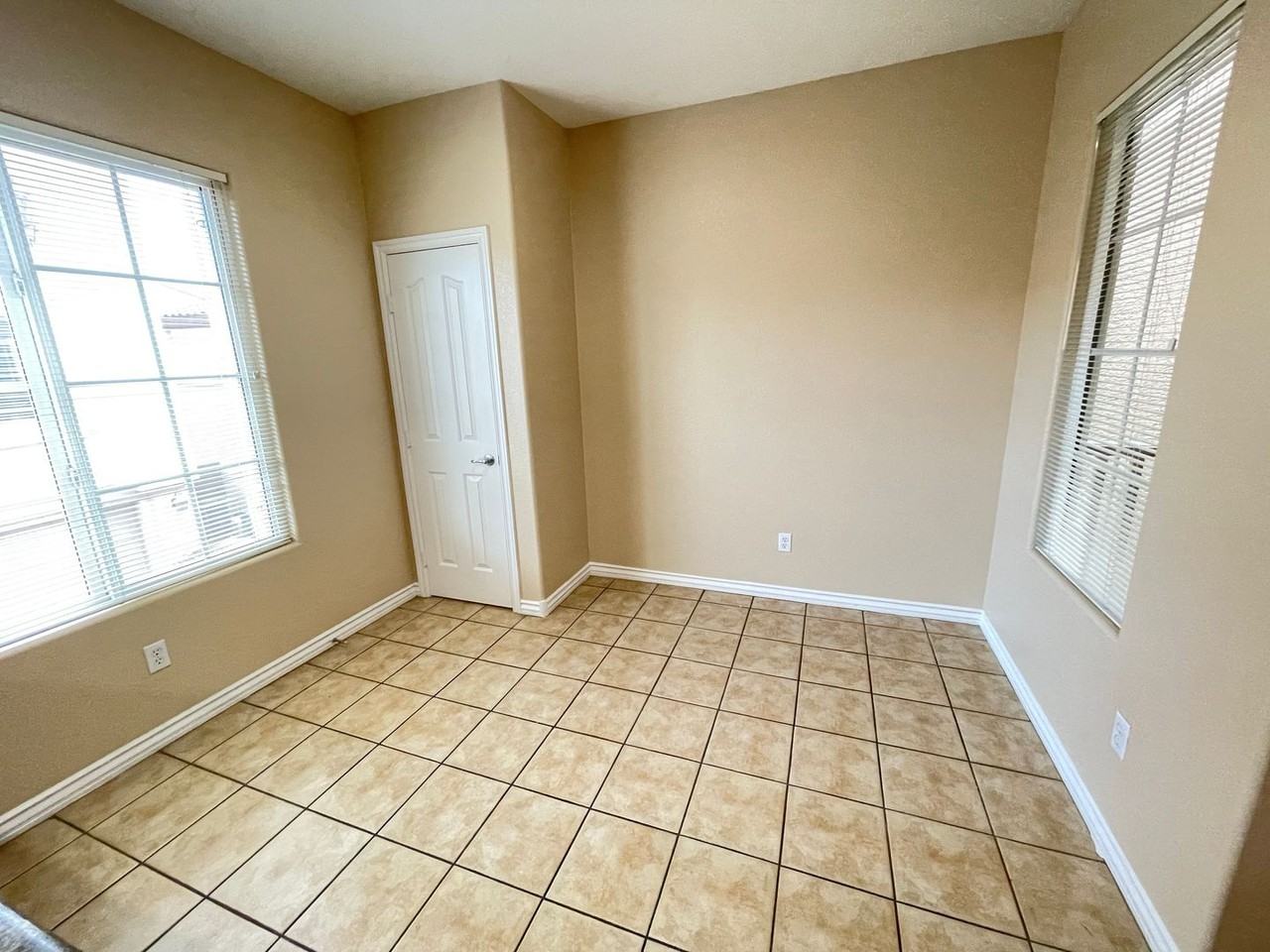 1922 Granemore St - Photo 3 of 10