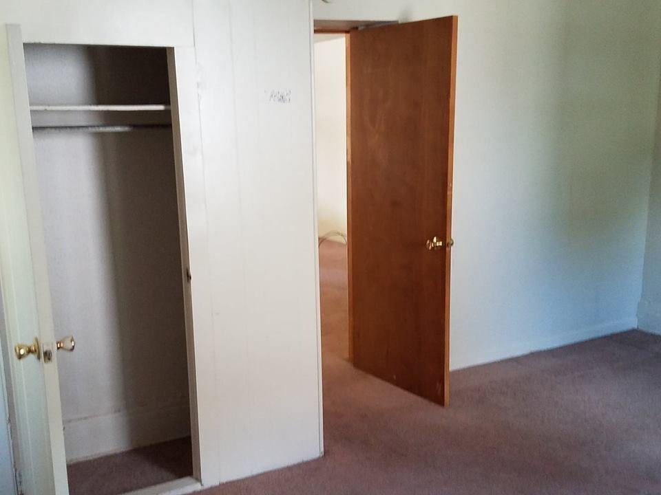 570 Harmony Ave - Photo 3 of 17