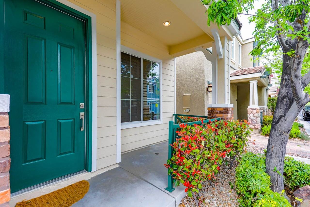 7625 Grassy Bank St - Photo 4 of 34