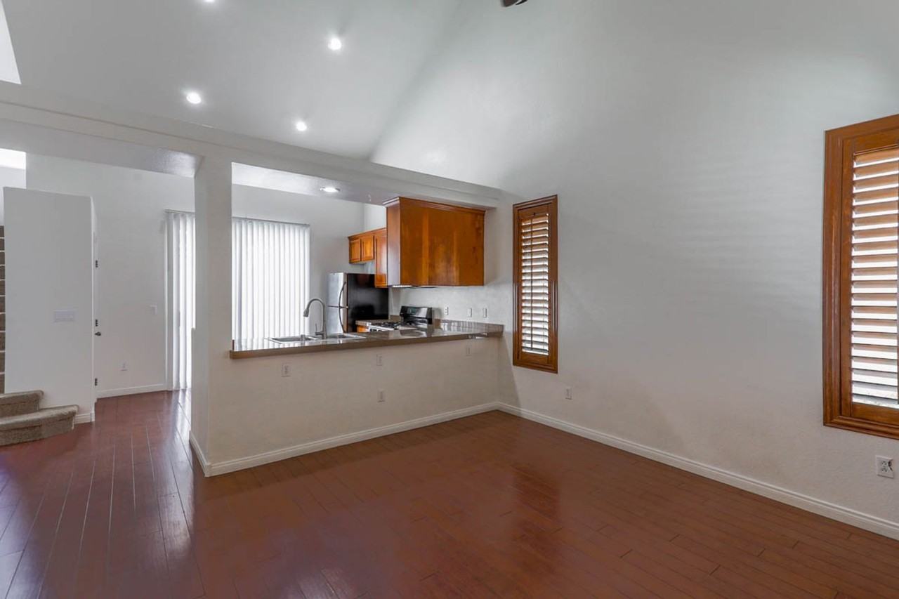 7625 Grassy Bank St - Photo 5 of 34