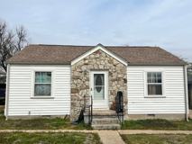 831 Poplar Ave - Photo 1 of 1
