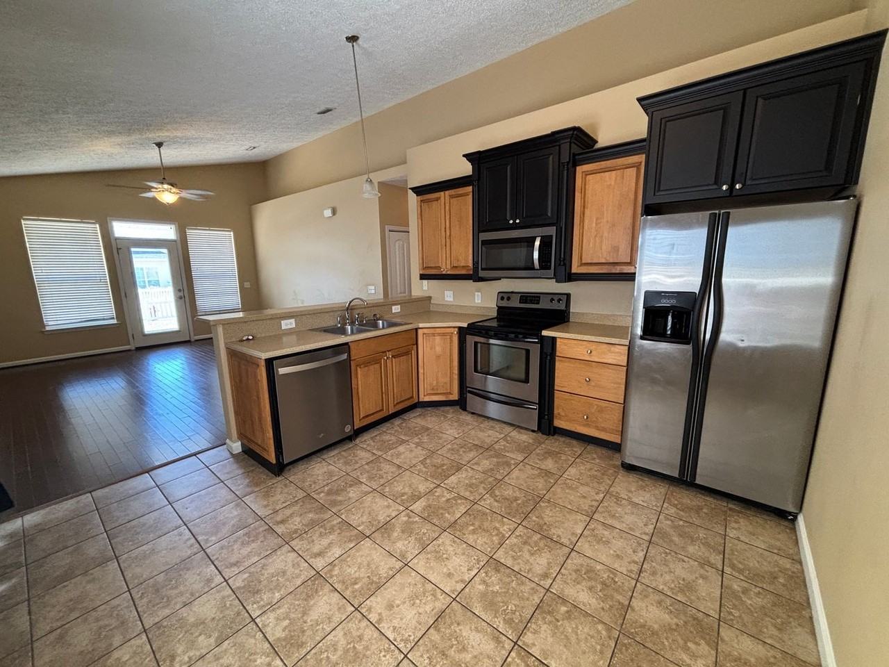 2611 Avondale Ct - Photo 3 of 14