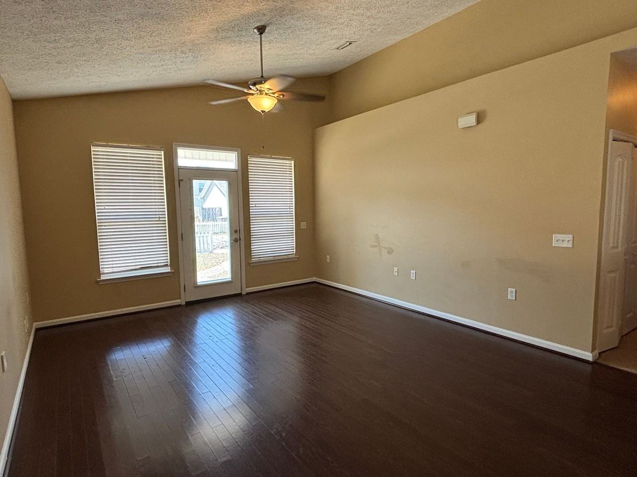 2611 Avondale Ct - Photo 4 of 14