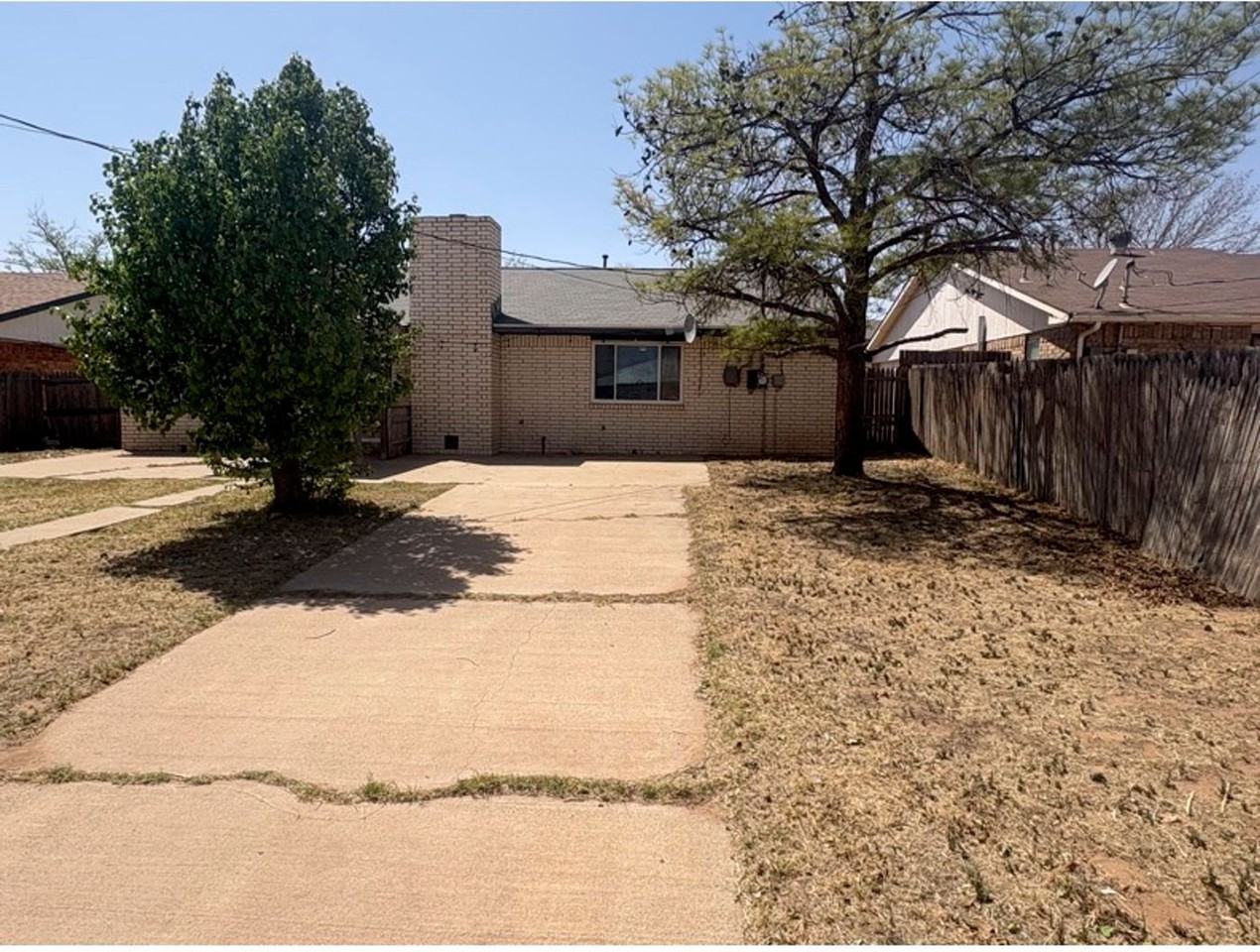 329 Rockylane Dr - Photo 3 of 21