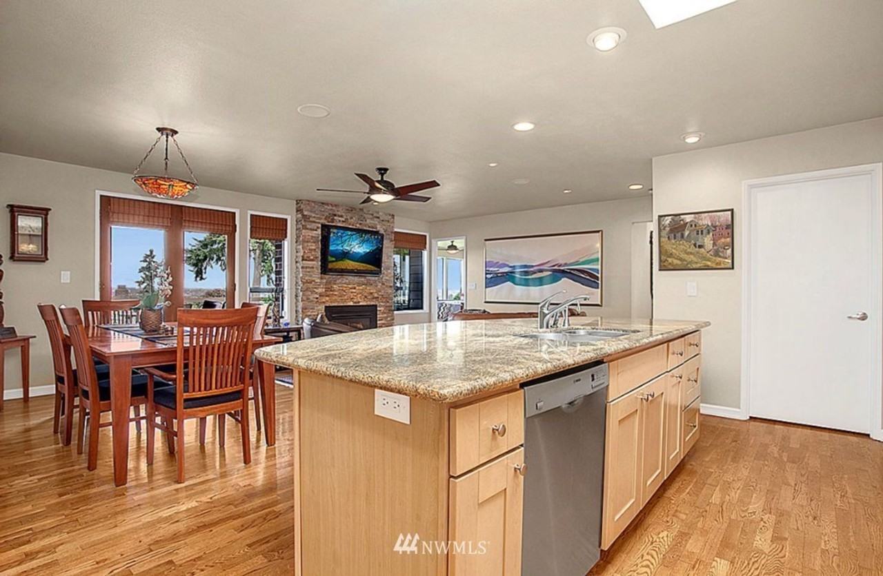 9617 Ne 28th St - Photo 3 of 15