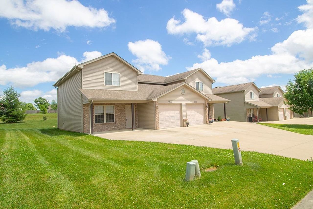 4000 Snowy Owl Dr - Photo 2 of 35