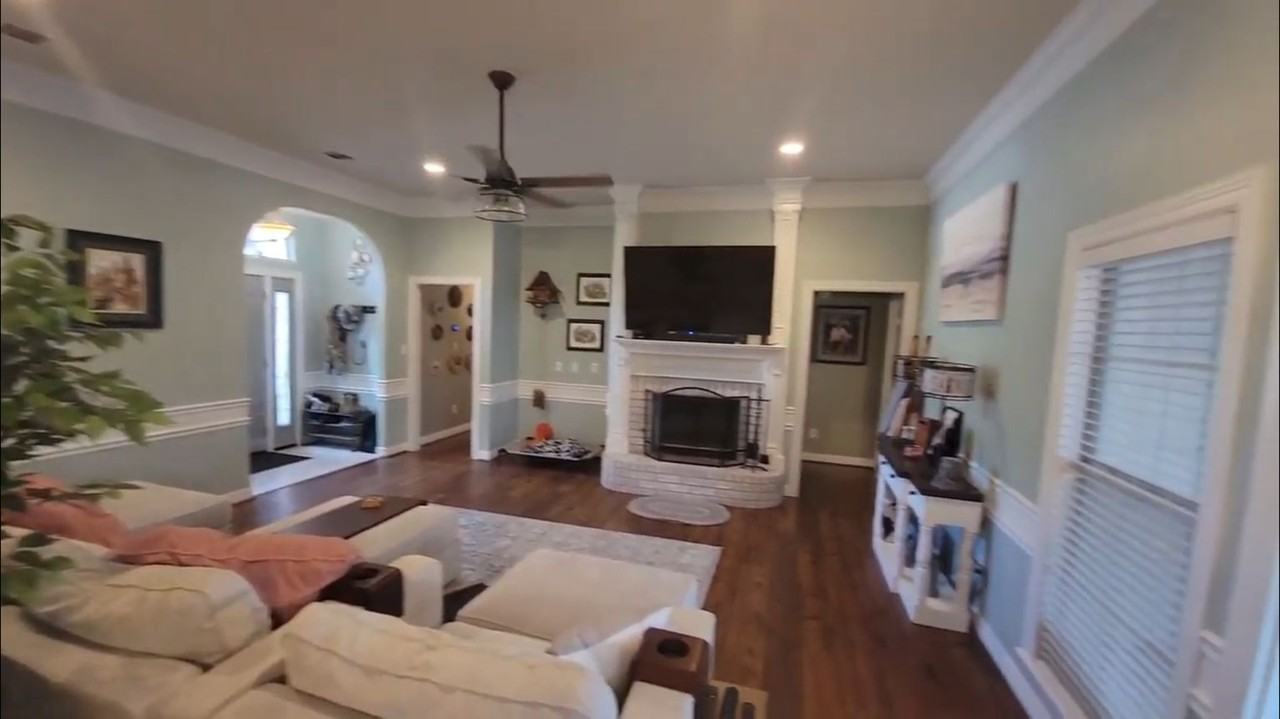 2525 Brookhaven Dr - Photo 2 of 6