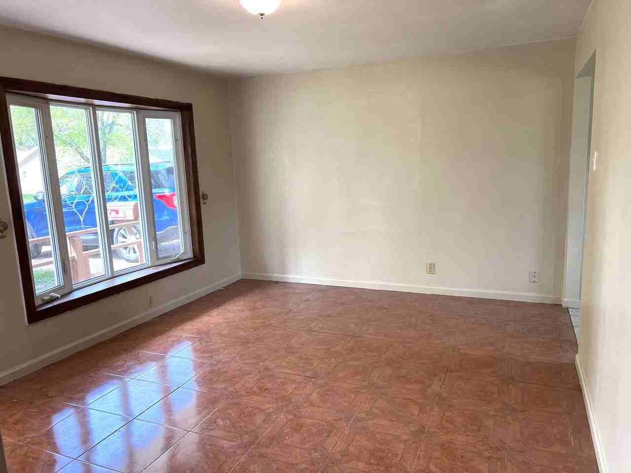 210 Brackleigh Ln - Photo 3 of 12