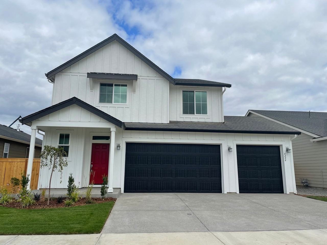 4224 S Willow Dr - Photo 2 of 50