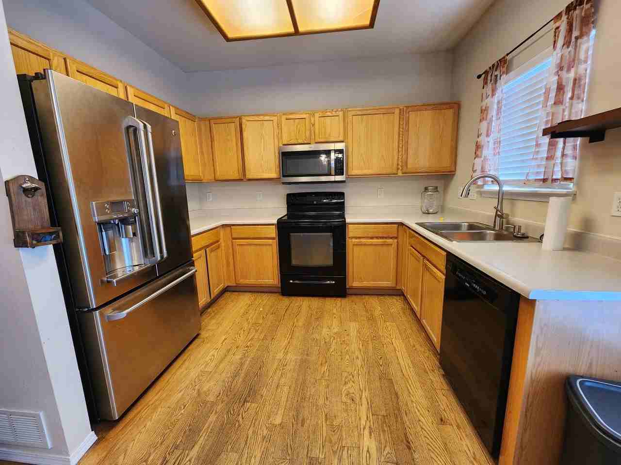 4650 Bittercreek Dr - Photo 4 of 14