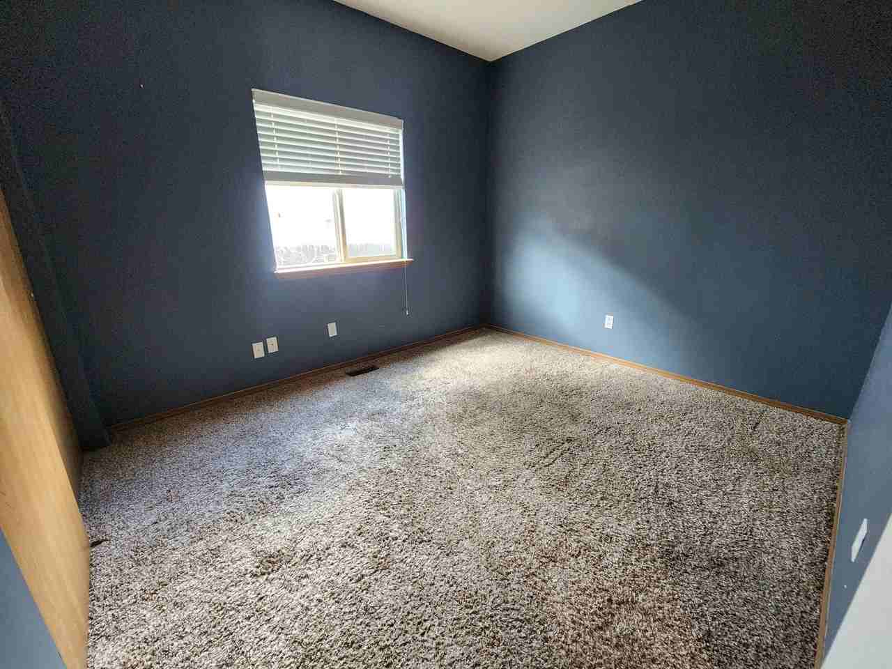 4650 Bittercreek Dr - Photo 7 of 14